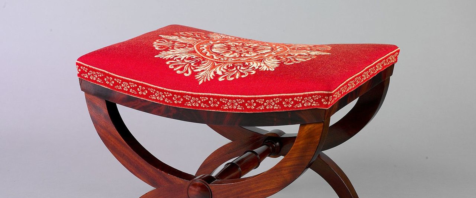 The History of Chairs: From Ancient Egypt to Modern Times