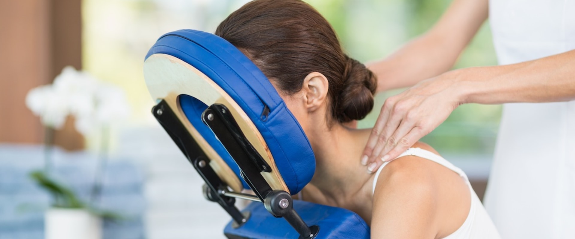 The Pros and Cons of Chair Massage vs Table Massage